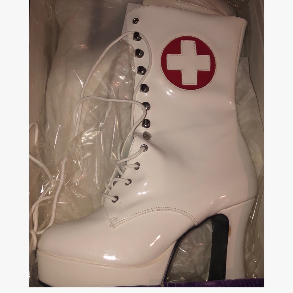 NEVER BEEN WORN, BRAND NEW!!!
